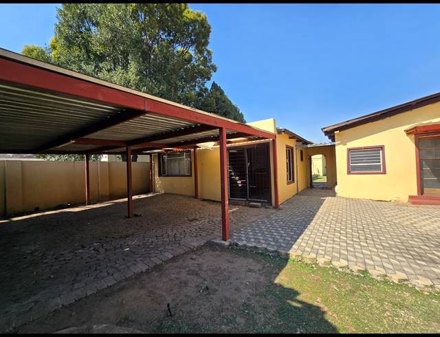 6 BEDROOM HOUSE FOR SALE IN BRAKPAN CENTRAL